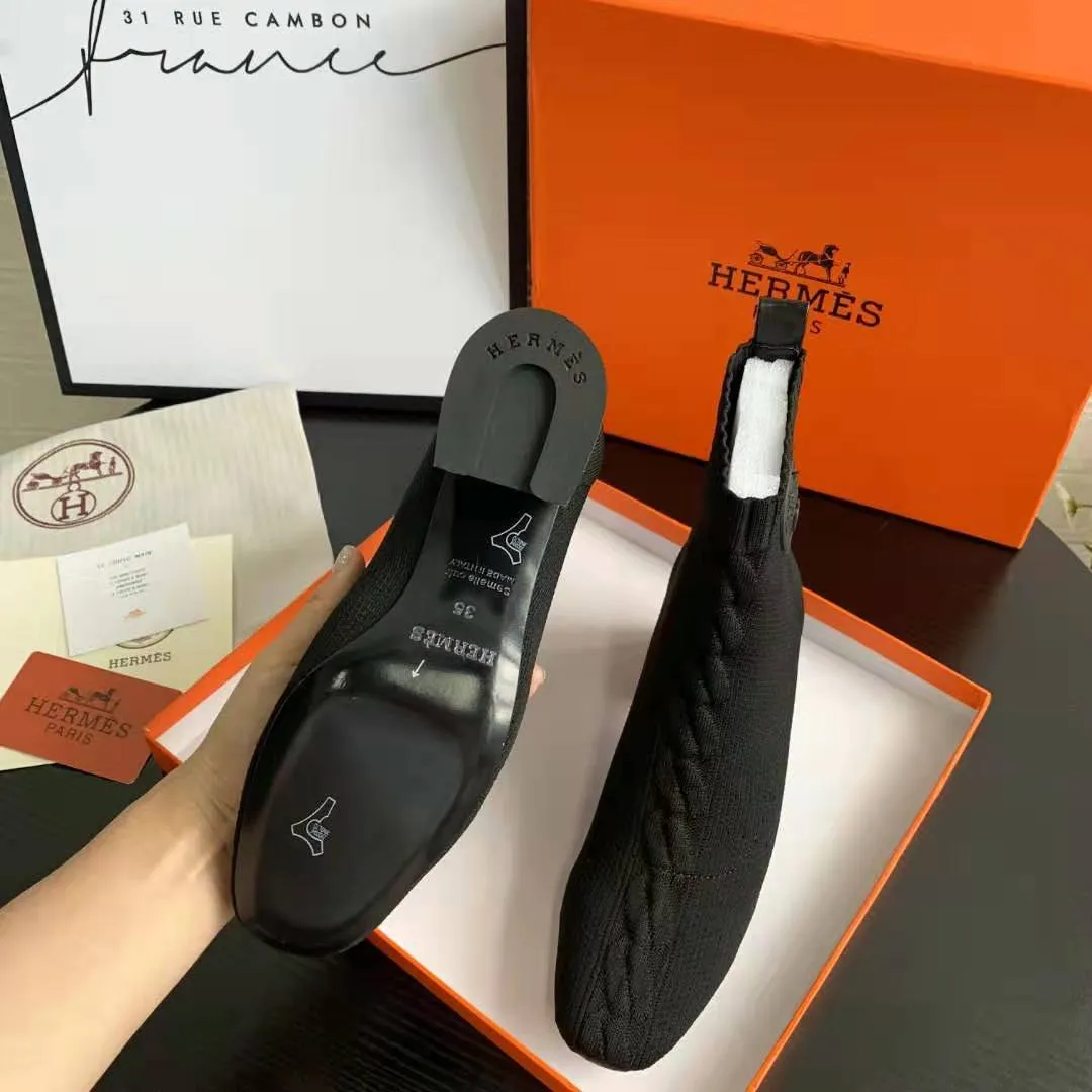👟👟Ex-factory price 460👟👟 Hermes Hermes early autumn new model, the highest version on the market! Original board 1:1 purchasing level quality.  This is the youngest item from the H family this season! It’s just right to wear this season, it looks great on your feet and looks particularly slender 🌹 Fabric: Original 1:1 molded imported knitted upper, sheepskin lining. The heel is the latest molded horseshoe heel this year, with a heel height of 6.5cm 🌹 Size number: 34-41 (34.40 41/42 customized) 🌹 Outsole: Rubber sole and genuine leather sole optional 🌹Color: black, white, blue, burgundy 🌹Packaging with cloth bag certificate